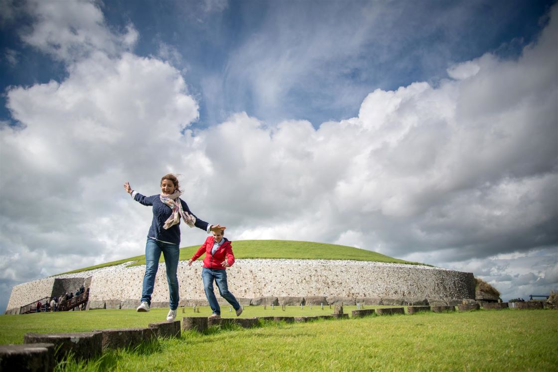 Brú na Bóinne Visitor Centre (Newgrange and Knowth) | Discover